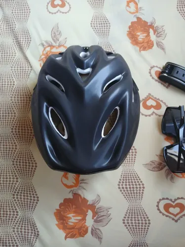 Capacete de bicicleta chave Allen e óculos