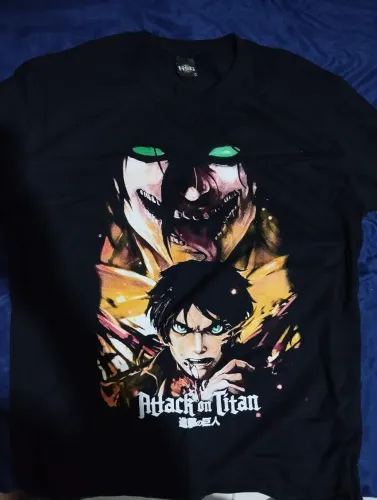 Camisa Attack on titan