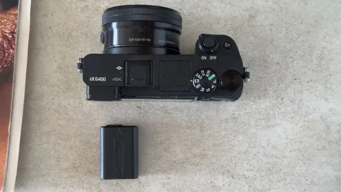 Sony Alpha A6400 + lente 16-50mm + cartão 128GB