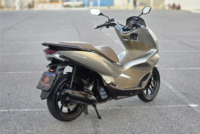 PCX DLX 2022