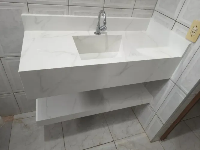 Cuba esculpida em porcelanato 