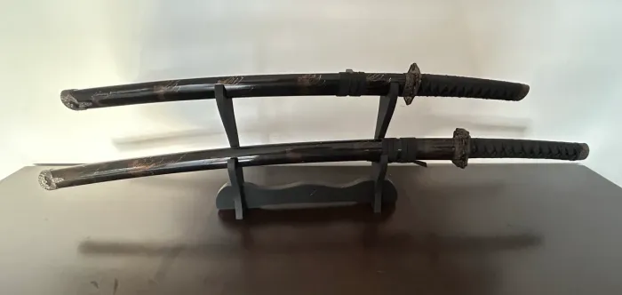 Conjunto de Katanas Decorativas com Suporte Duplo