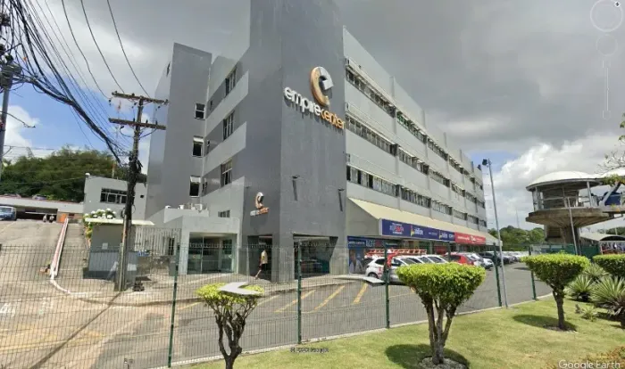 Alugo Sala Comercial 130 M2 em frente ao Shopping da Bahia