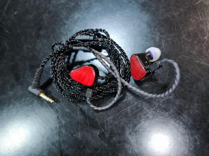 Truthear x Crinacle Zero:Red