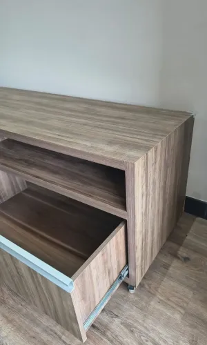 Vendo Rack de TV em MDF (1,8m x 50 cm x 60 cm)