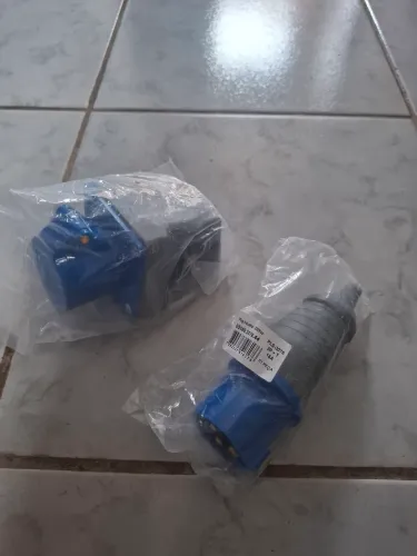 Kit Tomada + tomada industrial 2p+T 220v 16amp