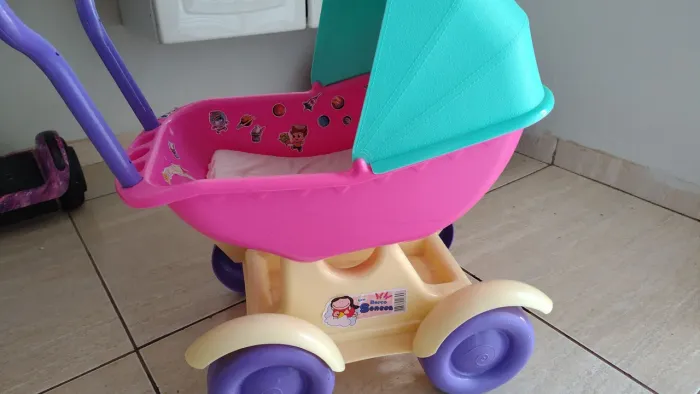 Carrinho de bonecas 