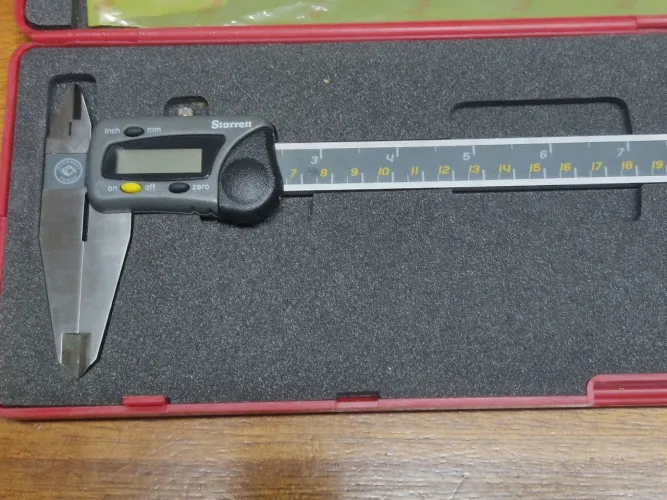 Vende-se paquímetro digital marca Starrett de até 300mm novo