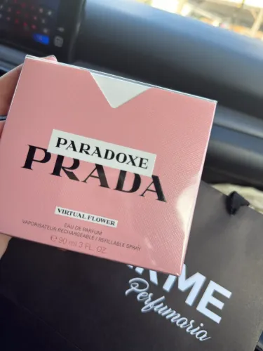 Perfume Prada Paradoxe flower