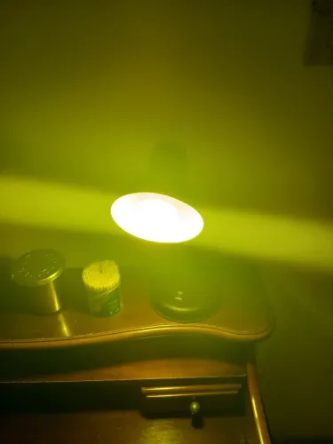 Luminária com lâmpada antiinseto