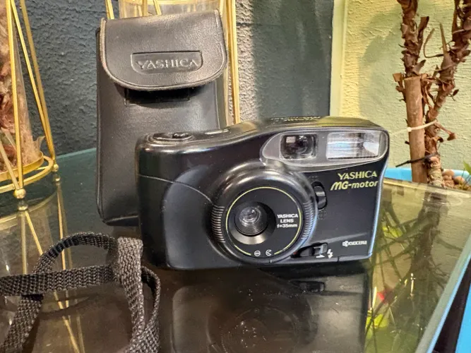 Câmera Analógica Yashica MG-motor 35mm Anos 90 (Com Case)