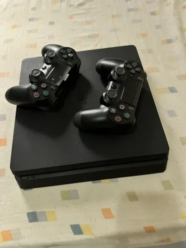 Console PS4 Slim 1TB +2 controles