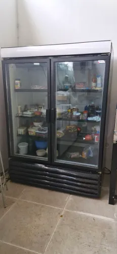 Geladeira dupla de bebidas (duas portas))