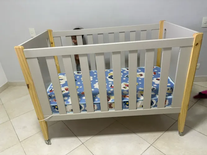 Berço e cômoda usados