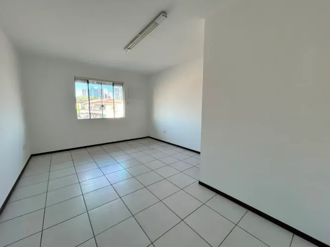 Sala Comercial de 2º Piso no São João