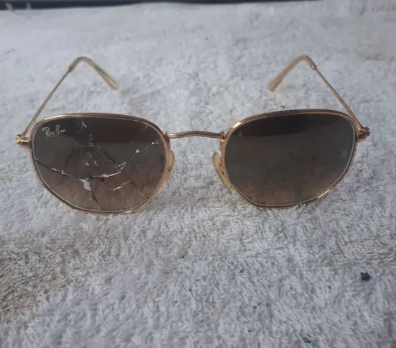 Óculos RayBan lente hexagonal (com parte quebrada) usado original