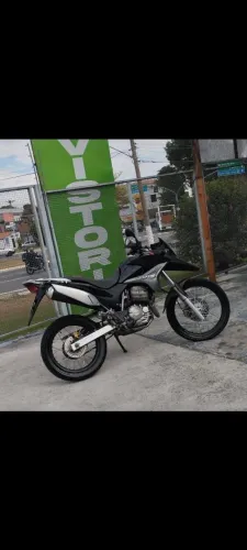 Vendo.XRE.muito conservada moto de garagem já com vela fina...