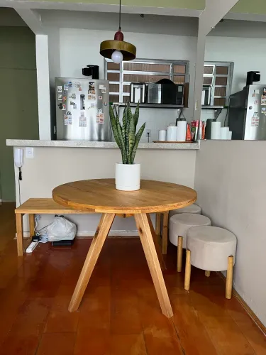 Mesa e bancos madeira maciça