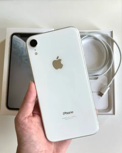 iPhone XR branco 128GB (na caixa)