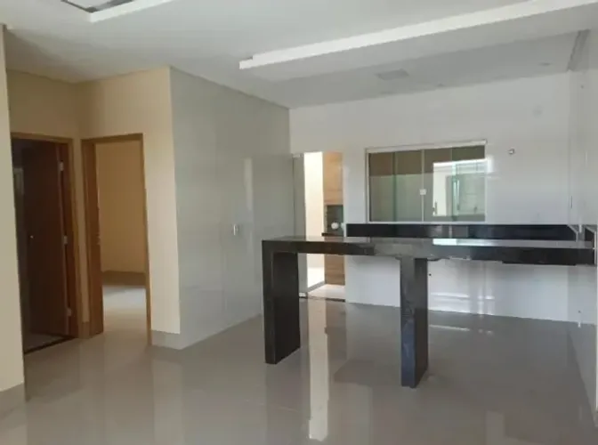 Vendo casa em Jardim Leste, 3 quartos sendo um com suíte