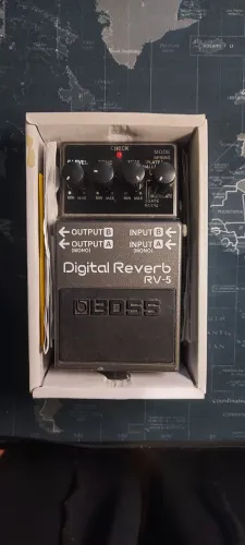 Boss RV-5 - Pedal de Reverb na Caixa