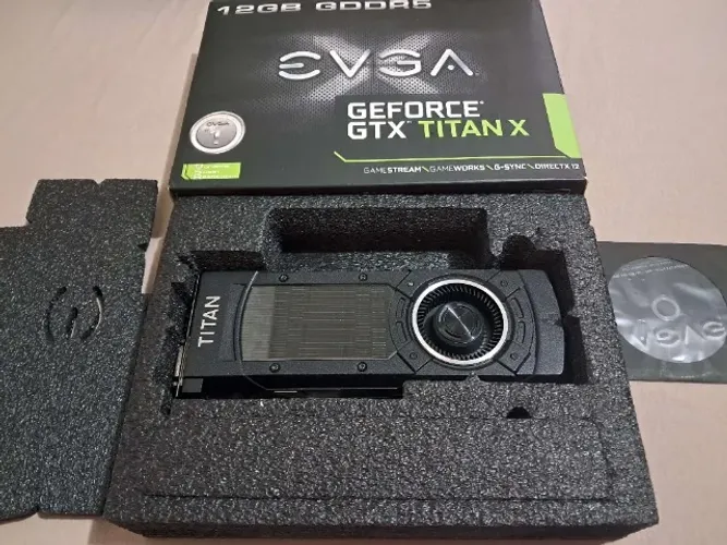 EVGA GTX Titan X 12GB Maxwell + Caixa Original - Coleção ou Reparo
