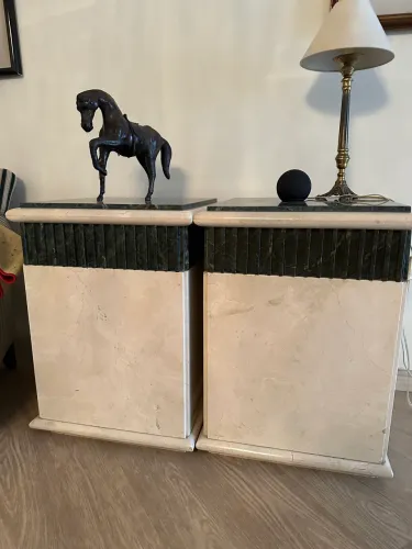 Mesa lateral em marmore Italiano e espanhol