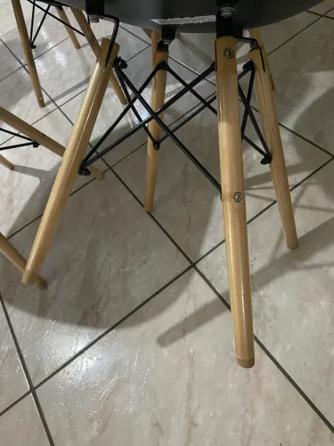 4 cadeiras Eiffel