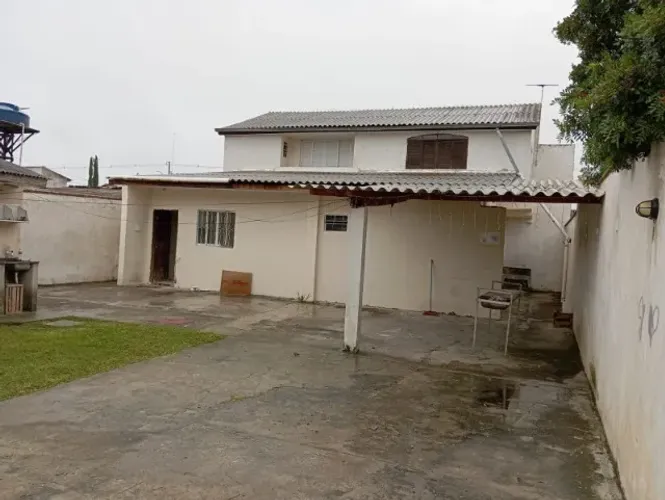 Vendo sobrado em terreno de 494,00 m2 no Jardim Santa Mônica em Piraquara.