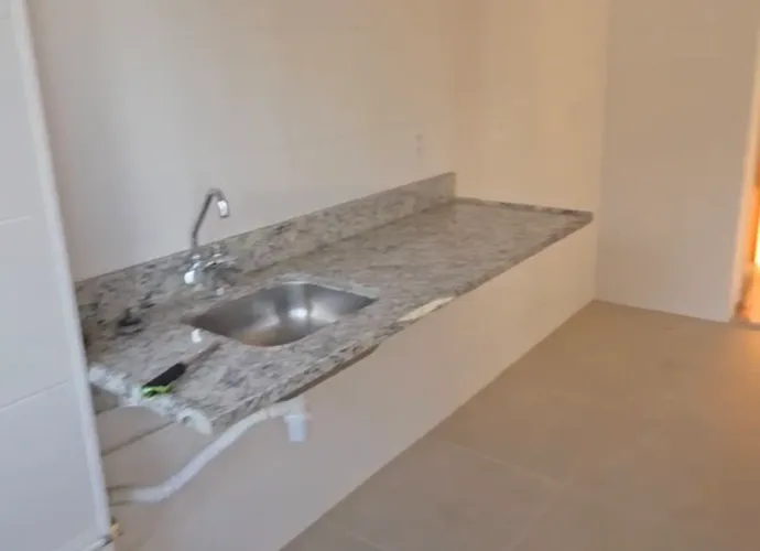 Bancada de granito Branco Dallas com cuba inox - 1,60m