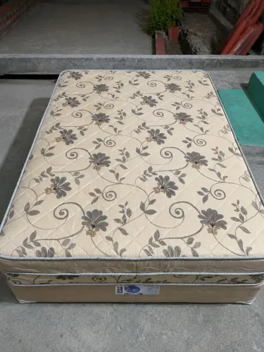 Cama de casal com molas ensacadas