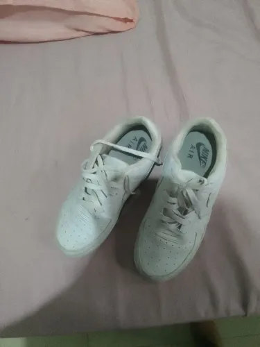 Tenis branco lindo