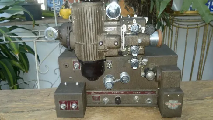 Projetor 16mm Bell&Howell Filmosound USA raro