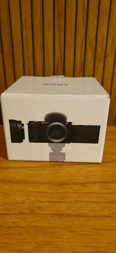 Câmera Sony Zve10 com Lente - Até 12x cartão