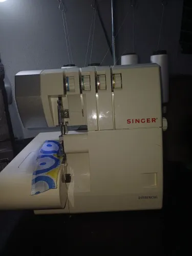Maquina de costura overlok