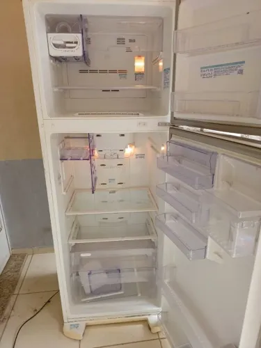 GELADEIRA ELETROLUX GRANDE FUNCIONANDO ,BARATO