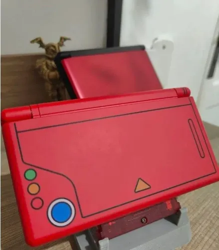 NINTENDO DS LITE VERMELHO CUSTOMIZADO - POKÉDEX EDITION