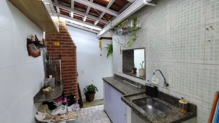 Casa de Condomínio à Venda no Marapé - 2 Dormitórios com Quintal e Churrasqueira