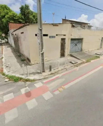 Imóvel em terreno de esquina 561m2. Ótima localização: Cidade dos Funcionários. Fortaleza