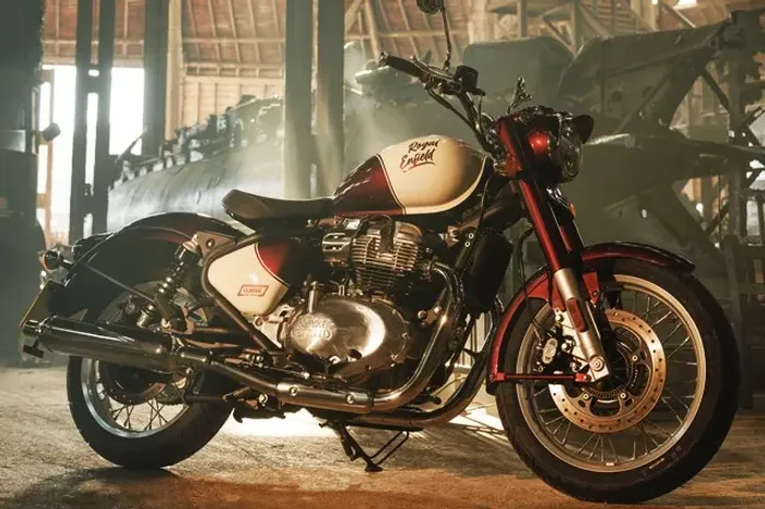 Classic 650cc Red - Duvallyer Rodrigues - 21- * - Royal Enfield