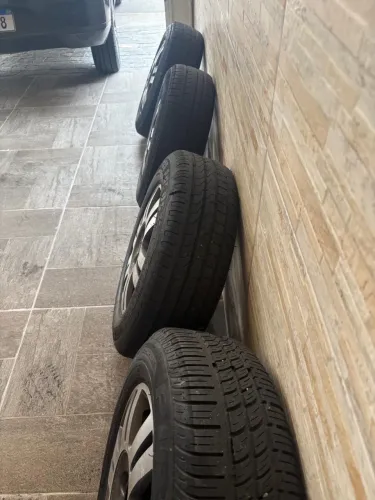 Rodas Aro 14 - Furação 4x100 - 2 pneus Remolds + 2 menos que meia vida 