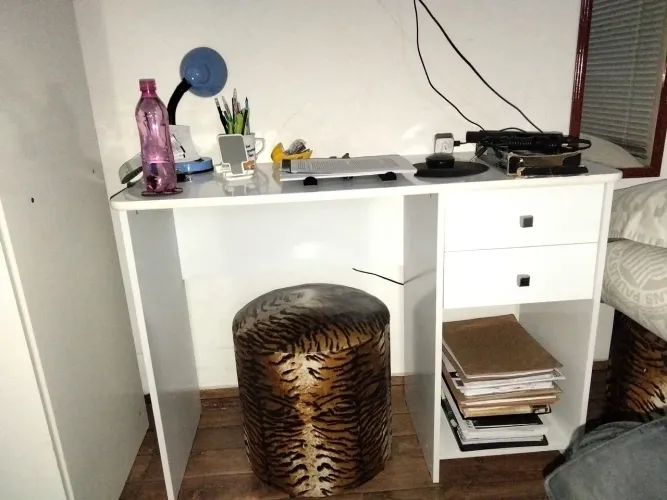 Escrivaninha branca 2 gavetas