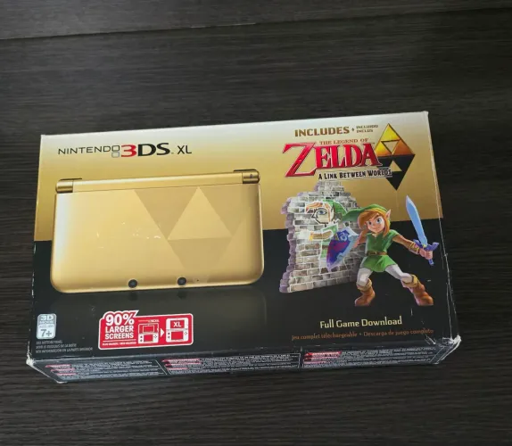 CIB Nintendo 3DS XL Zelda a Link Between Worlds