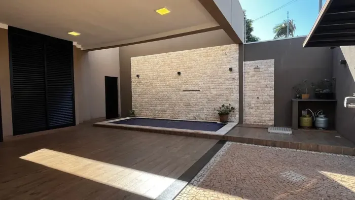 Casa á venda em Rio Verde com churrasqueira, 3 suítes, armários embutidos e piscina privat