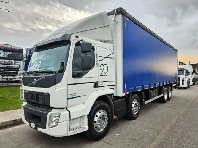 Volvo VM330 8x2 Bitruck Ano 22 Automático Ar Condicionado Sider 9.75Mts Interno