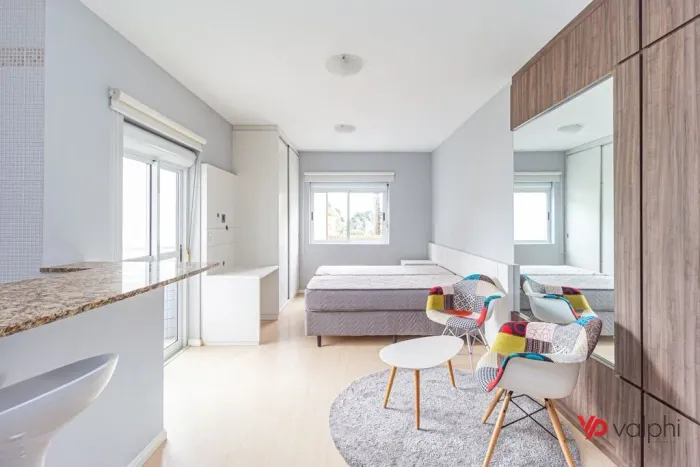Studio mobiliado para alugar no Mercês, Curitiba.