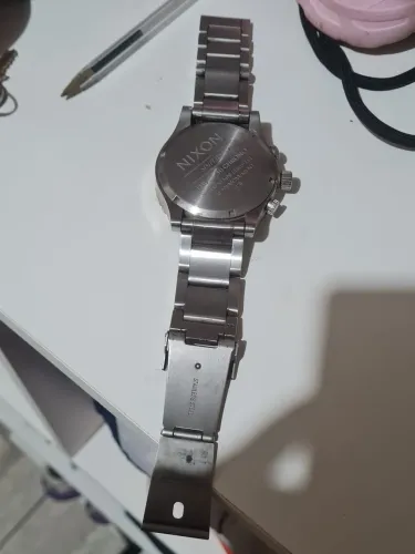 Vendo relógio estragado original Nixon modelo 51 30 de prata 'chrono' o que me oferecem ?