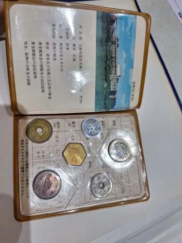 Cartela intacta de moedas antigas japonesas
