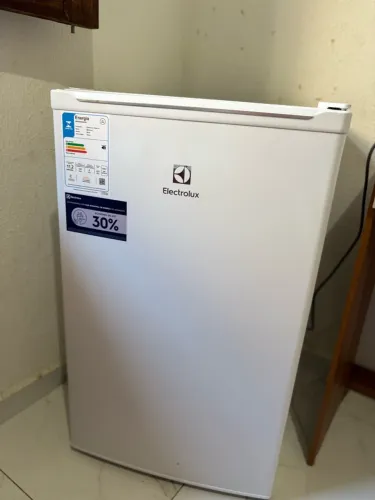 Frigobar Electrolux 121L - Seminovo, Apenas 6 Dias de Uso