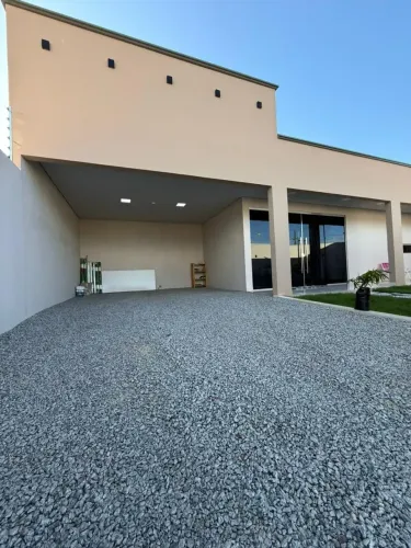 VENDE-SE EXCELENTE CASA MOBILIADA NO EQUATORIAL